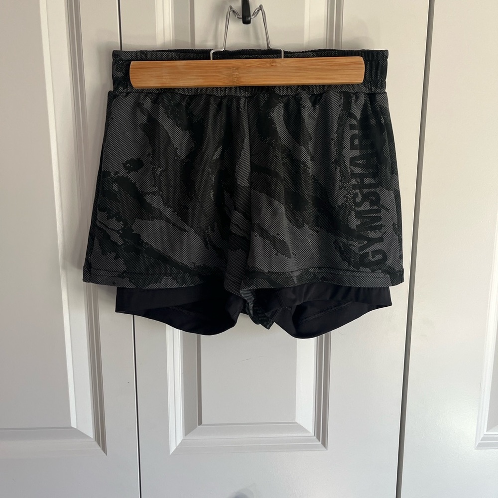 Gymshark Power Loose Shorts, Black Camo, Size Small